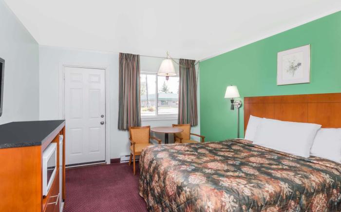 Knights Inn - Arnprior ON