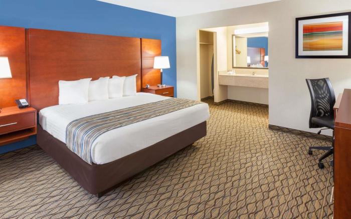 Baymont by Wyndham St. Ignace Lakefront