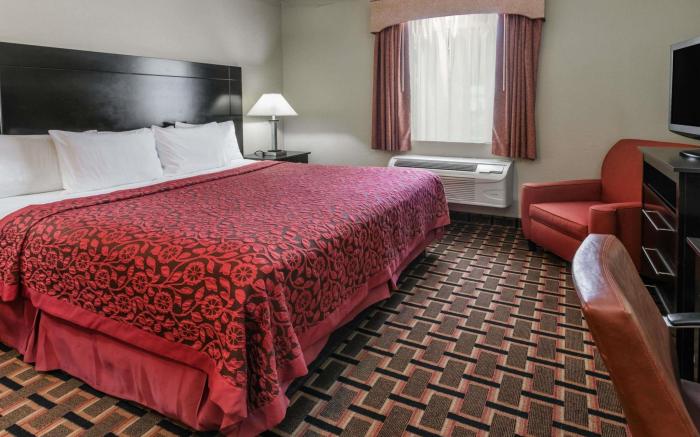 Days Inn & Suites by Wyndham Ft. Worth DFW Airport South