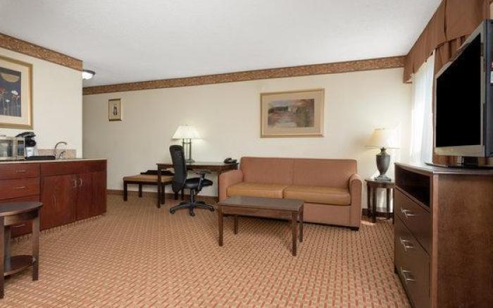Holiday Inn Express and Suites Wilson I-95 By IHG