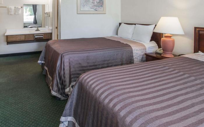 Travelodge by Wyndham Clearlake