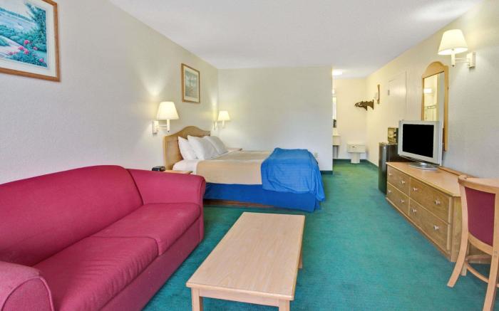 Travelodge Suites by Wyndham MacClenny