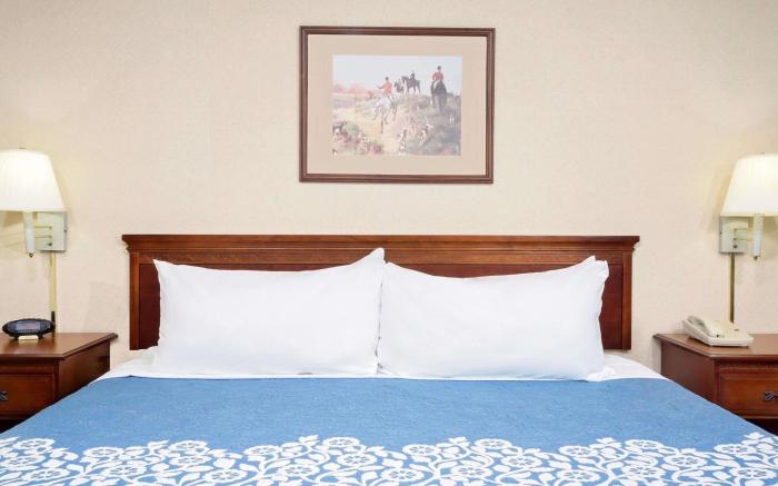 Magnuson Hotel West Liberty