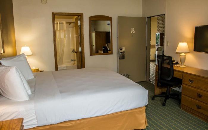 Baymont Inn & Suites by Wyndham Fargo