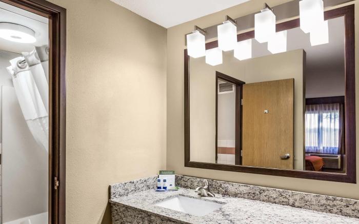 AmericInn by Wyndham Blue Earth