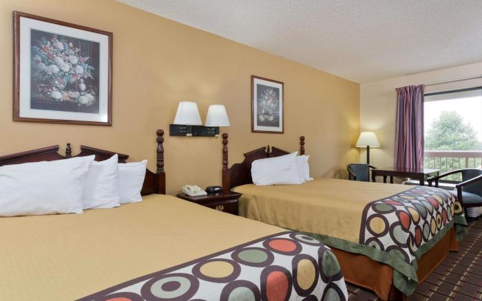Super 8 By Wyndham Franklin Hwy 31