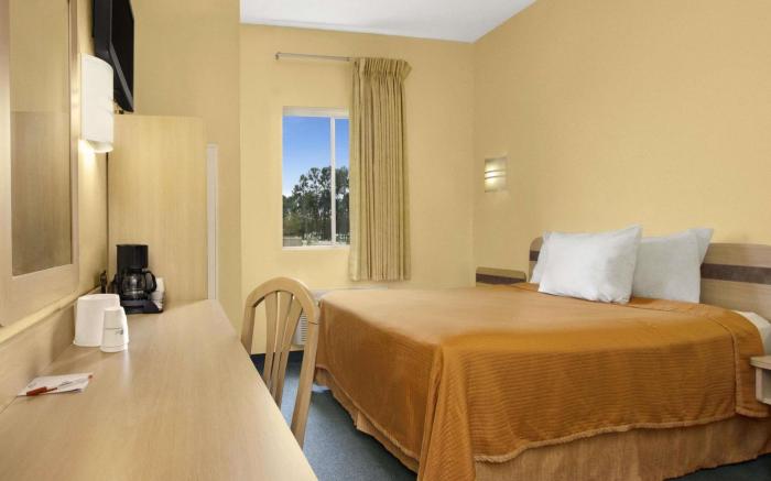 Howard Johnson by Wyndham Tifton GA I-75