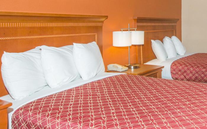 Super 8 By Wyndham Myrtle Beach - Market Common Area