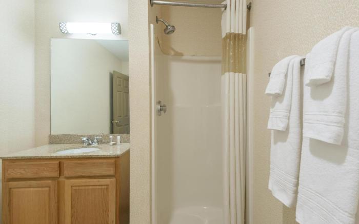 Howard Johnson by Wyndham Springfield