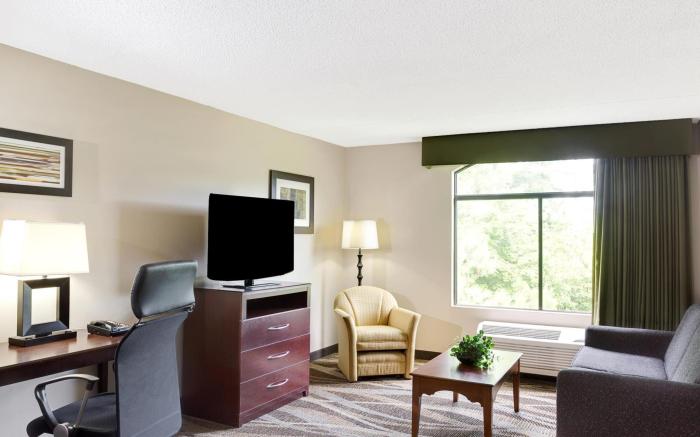 Wingate by Wyndham Raleigh Durham / Airport