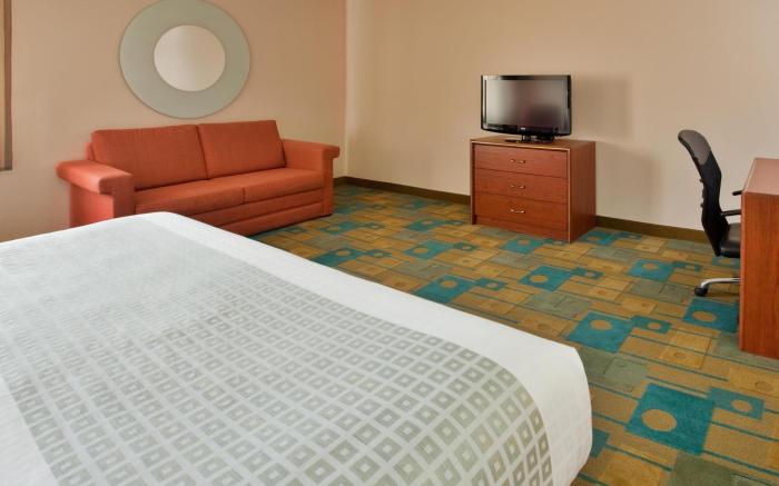 La Quinta Inn & Suites by Wyndham Des Moines West Clive