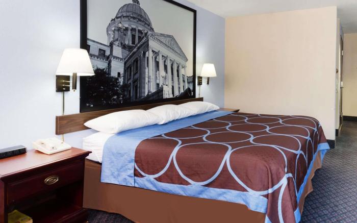 Super 8 By Wyndham Indianola