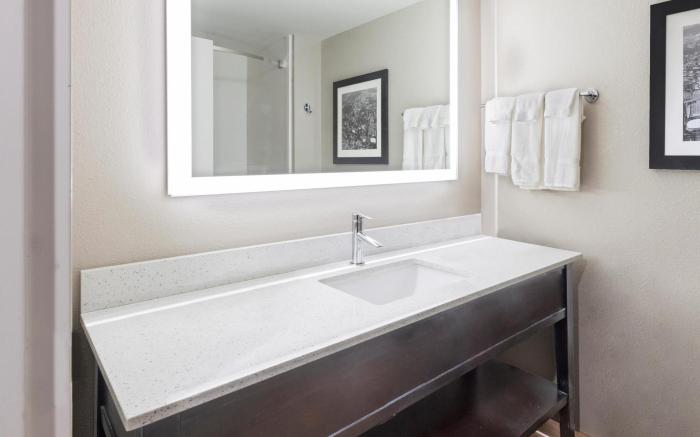 La Quinta Inn & Suites by Wyndham Kennesaw