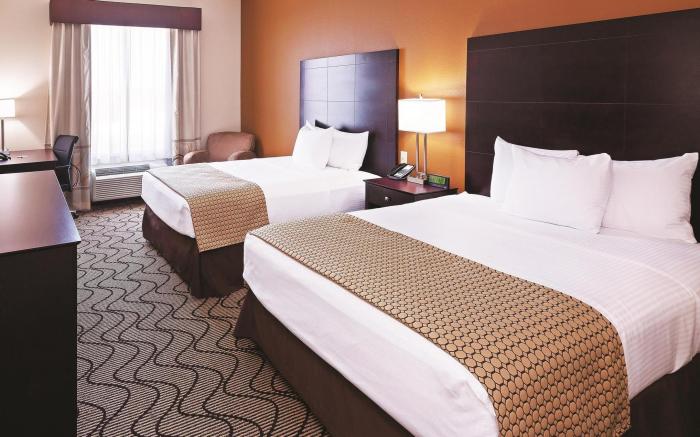La Quinta Inn & Suites by Wyndham Marshall
