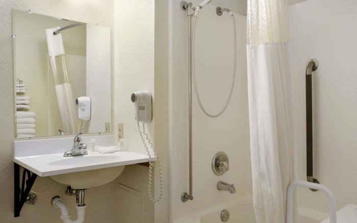 Super 8 By Wyndham Alexandria Mn