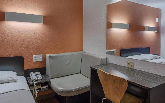 Motel 6 Oshkosh, WI