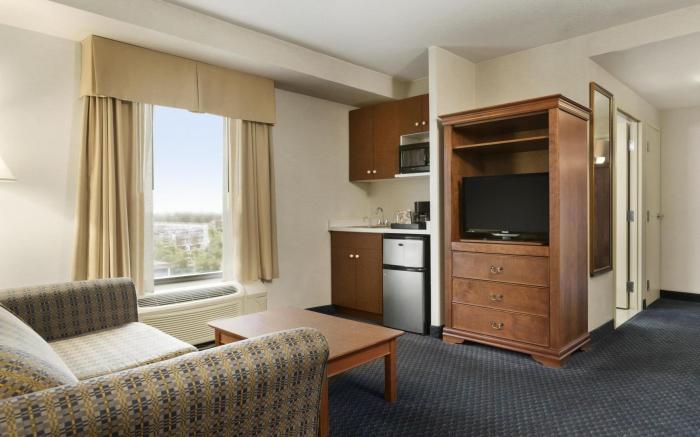 Days Inn & Suites by Wyndham Niagara Falls Centre St. By the Falls
