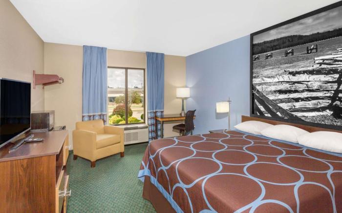 Super 8 By Wyndham Bentonville
