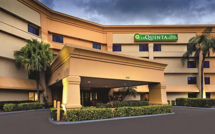 La Quinta Inn & Suites by Wyndham Miami Airport East