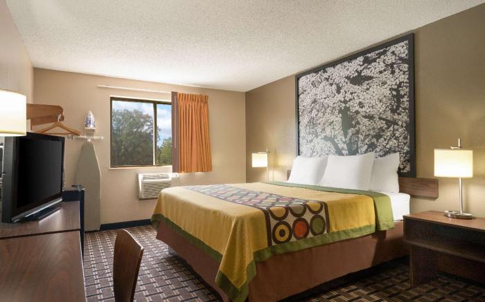 Super 8 By Wyndham Mayfield