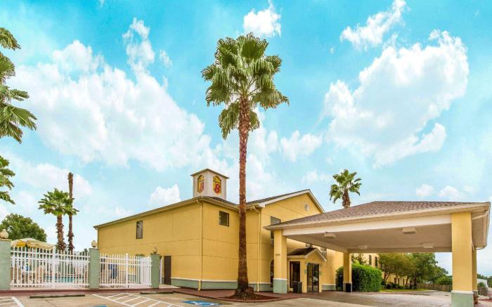 Super 8 By Wyndham Lake Charles/Sulphur