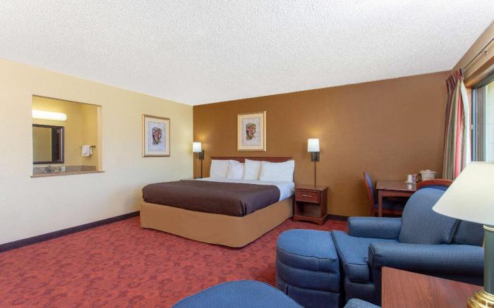 AmericInn by Wyndham West Bend