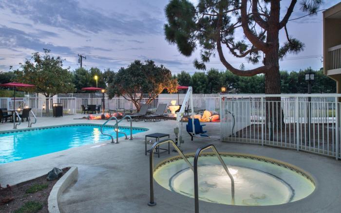 Holiday Inn Oxnard - Ventura by IHG