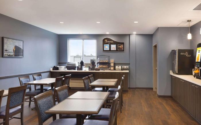 Days Inn & Suites by Wyndham Lindsay