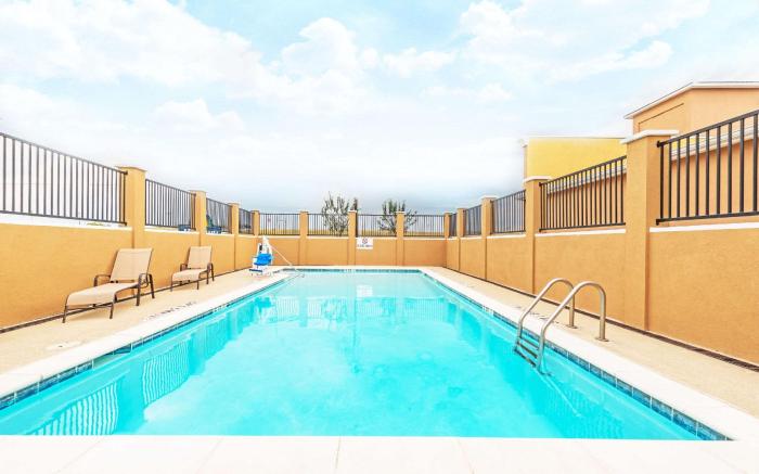 Days Inn by Wyndham Rockdale Texas