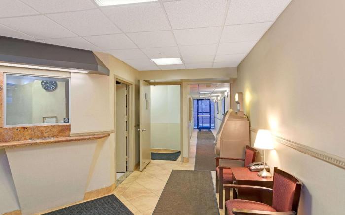 Super 8 By Wyndham Long Island City Lga Hotel