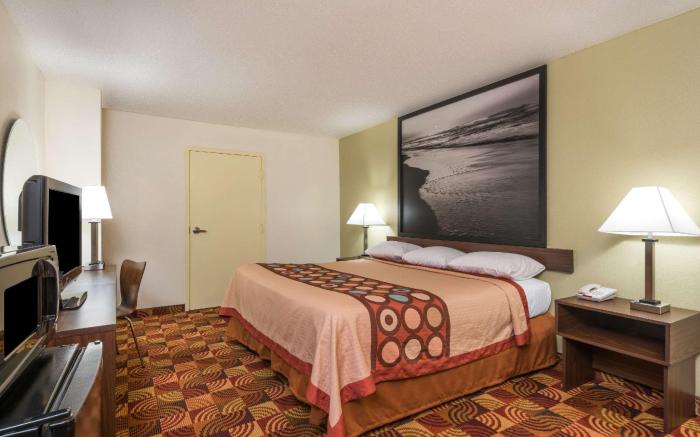 Super 8 By Wyndham Fayetteville