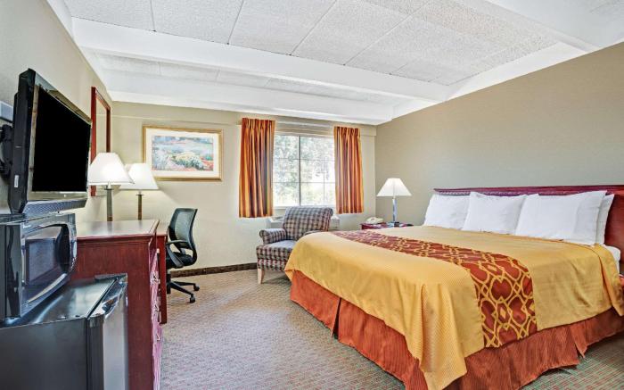 Travelodge by Wyndham Iowa City