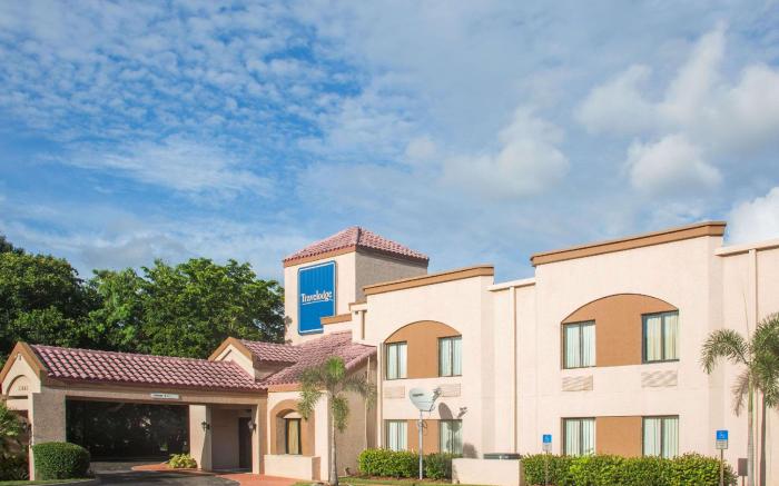 Travelodge by Wyndham Fort Myers Airport