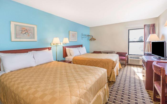 Super 8 By Wyndham Knoxville Downtown Area