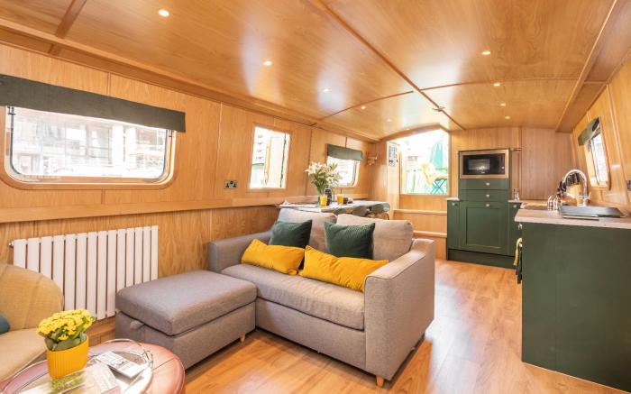 The Four Sisters Boatel Houseboat