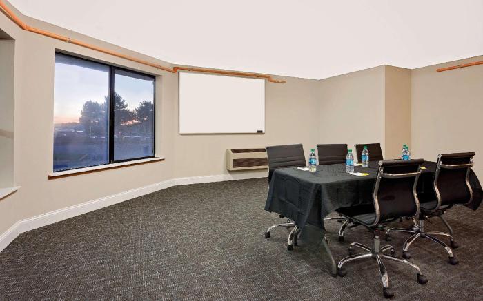 Days Inn by Wyndham Lakewood South Tacoma