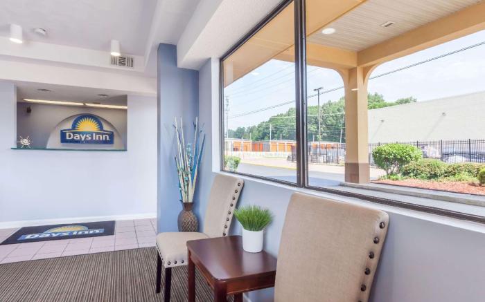 Days Inn by Wyndham Clinton