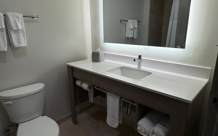 Holiday Inn Express & Suites Raleigh West Lenovo Center By IHG