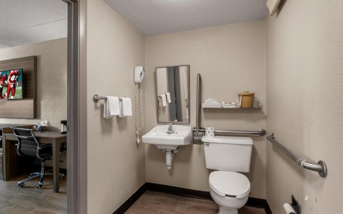 Red Roof Inn Enfield