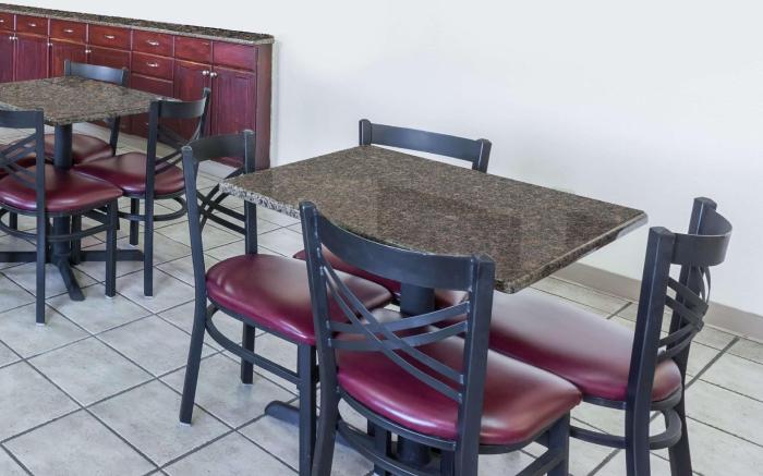 Days Inn & Suites by Wyndham Des Moines Airport