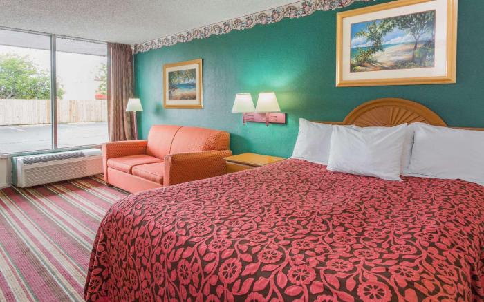 Days Inn by Wyndham Fort Myers