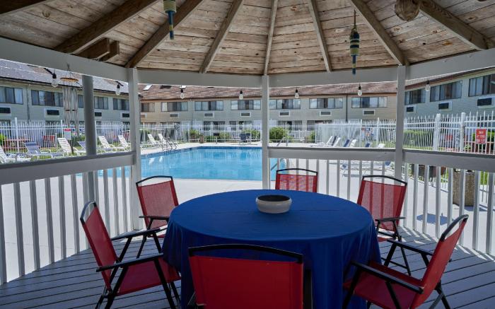 Admiralty Inn & Suites - a Red Collection Hotel