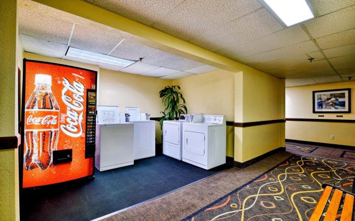 Katahdin Inn & Suites