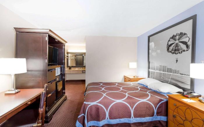 Super 8 By Wyndham Foley