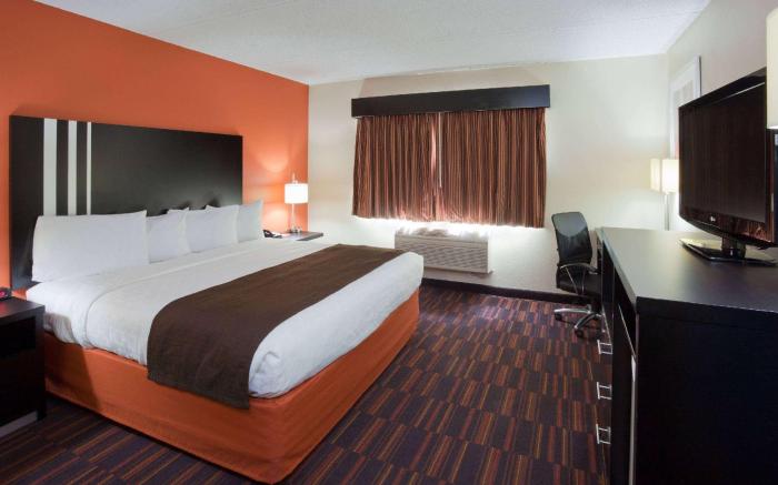 AmericInn by Wyndham Shakopee Near Canterbury Park