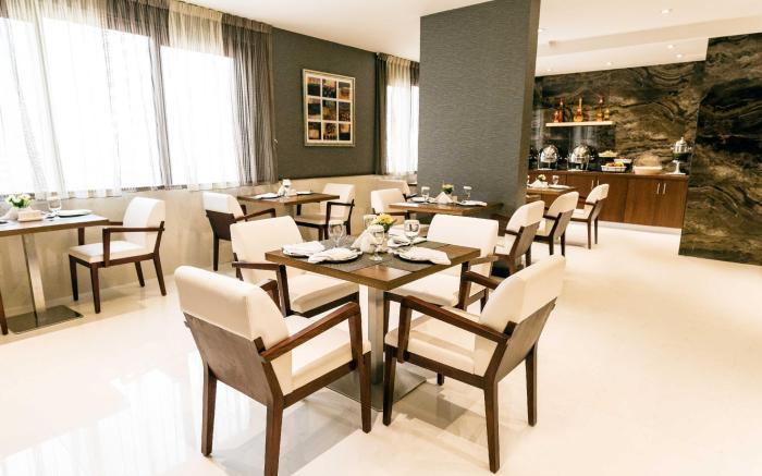 Emirates Plaza Hotel