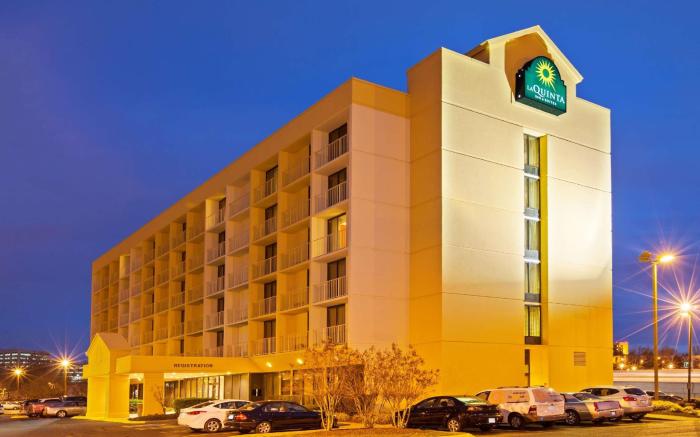 La Quinta Inn & Suites by Wyndham Nashville Airport/Opryland