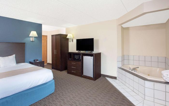 AmericInn by Wyndham Green Bay West