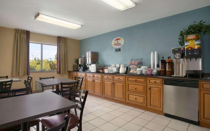 Super 8 By Wyndham Park City/North Wichita Area
