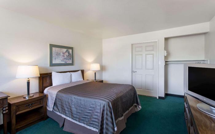 Travelodge by Wyndham Clearlake